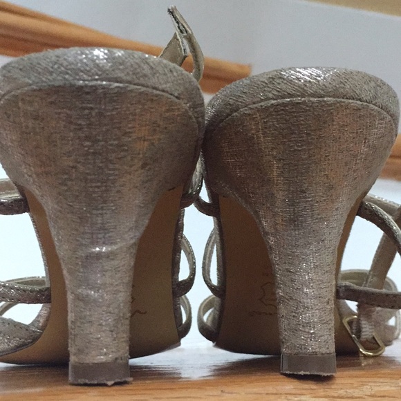 Nina gold sandal made 2 look like gold spun canvas - Picture 7 of 8